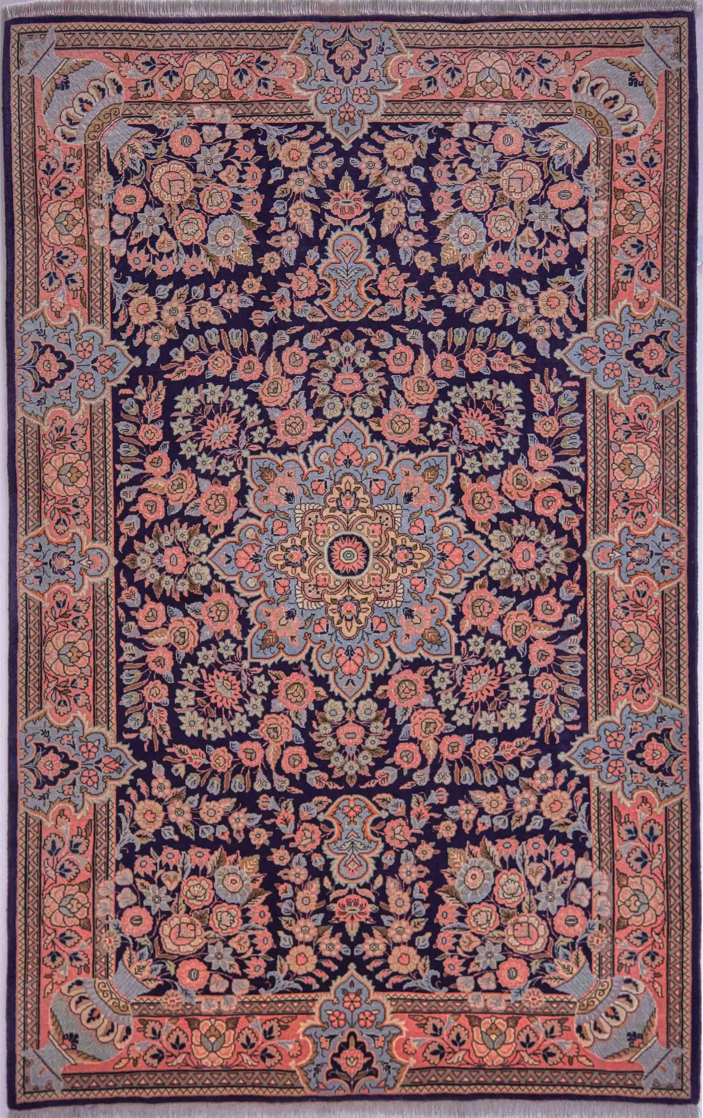 Ekbatan 215x137